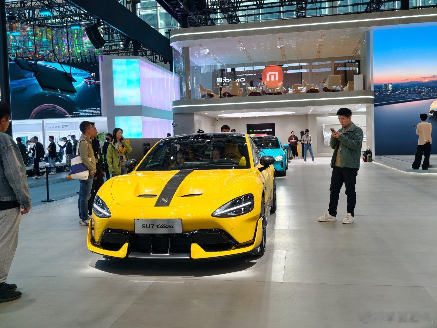 来小米展台打个卡。奇怪今年车展人怎么这么少了？ 