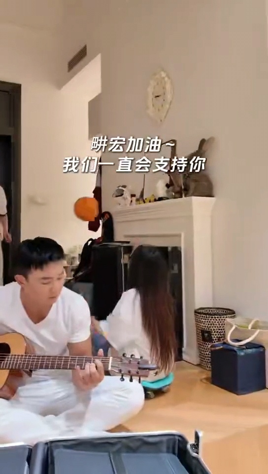 刘畊宏带着小泡芙的音频披荆斩棘小泡芙给刘畊宏披荆斩棘加油 每个孩子还都有给爸爸准
