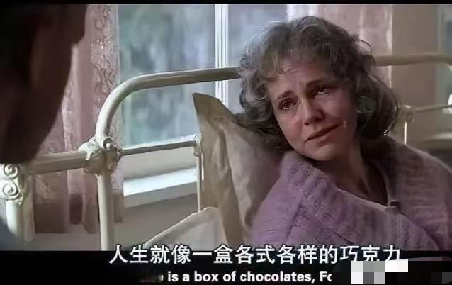 《阿甘正传》背后传递的信息，再结合灵视。《阿甘正传》是个现实主义讽刺小说，后来被