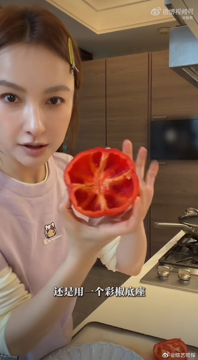 吴昕制作减脂健康餐 吴昕亲手做的减脂健康餐看着也太有食欲了，搭配丰富色彩好看，食