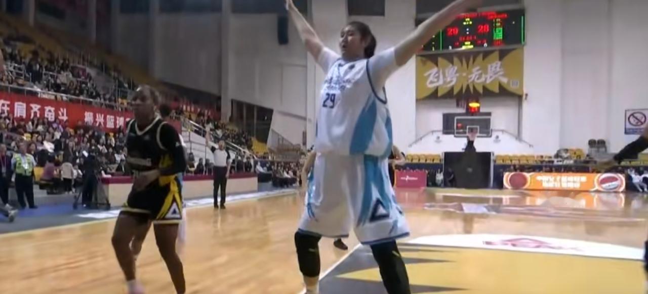 1月12日晚这场山东女篮和广东东莞女篮的对决太精彩了！最终山东女篮以83比75拿