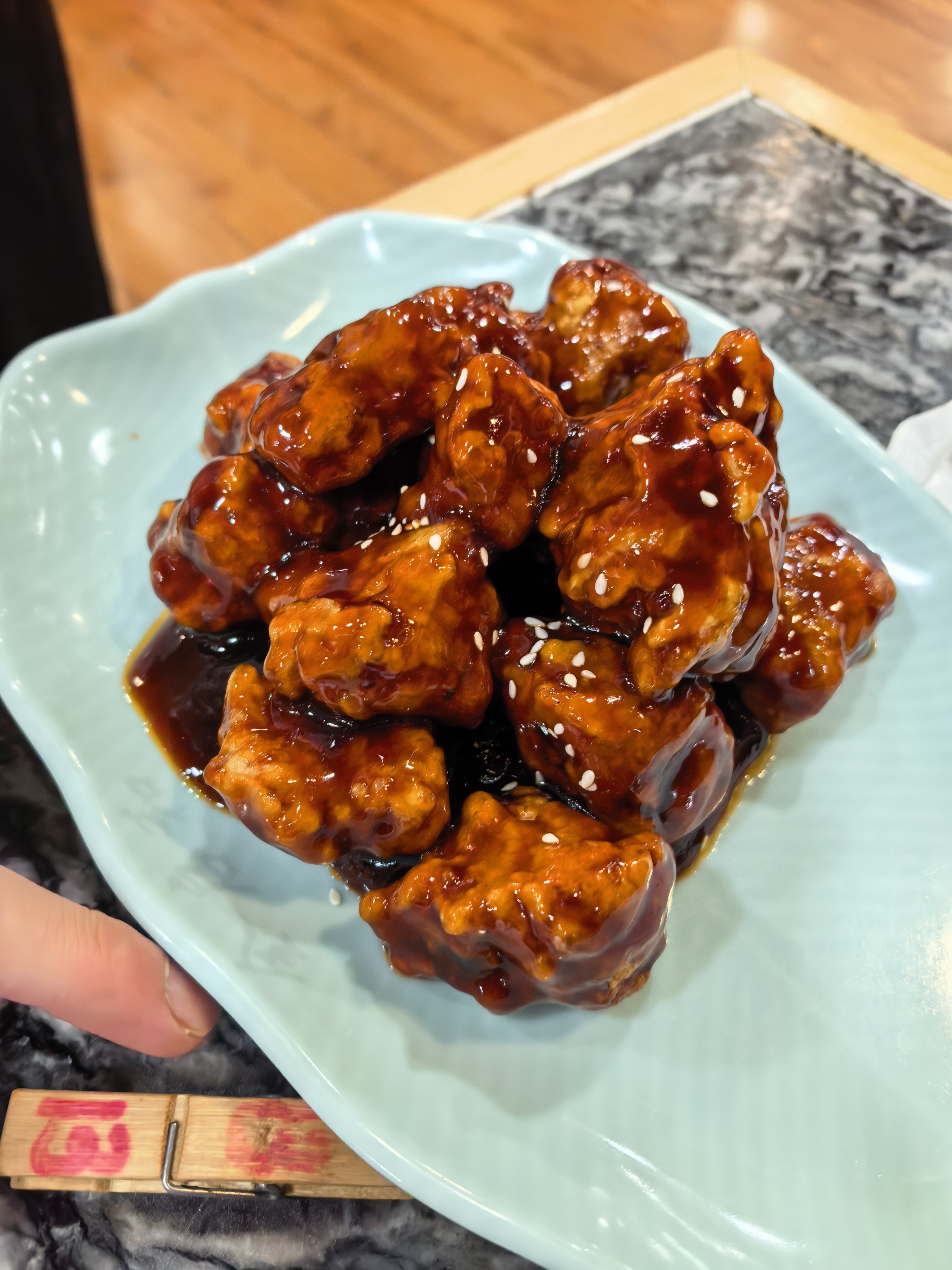 昨天一条鱼1000，今天四个菜119，充值200还送30