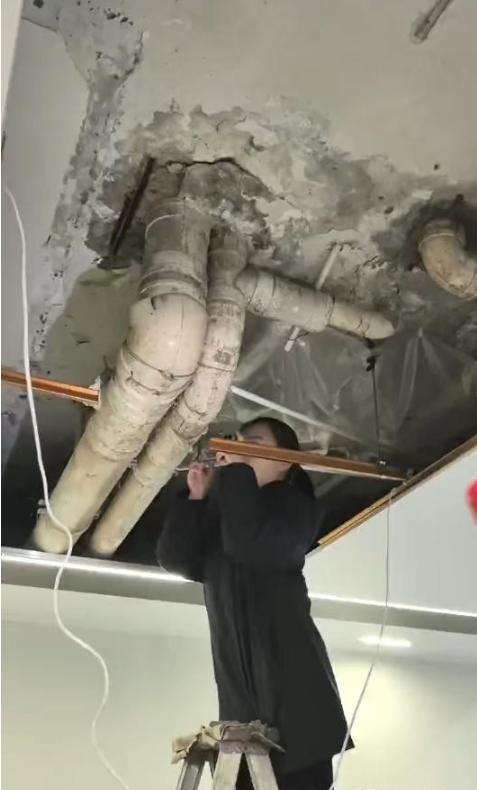 重庆万州，女子因搬家以40万的价格，卖掉了154平的学区房，买家装修后，以69.