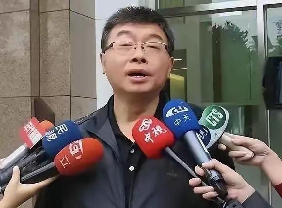 台湾邱毅真敢说：“倘若中国人民解放军踏上台湾的土地，台湾军队极有可能会选择避免正