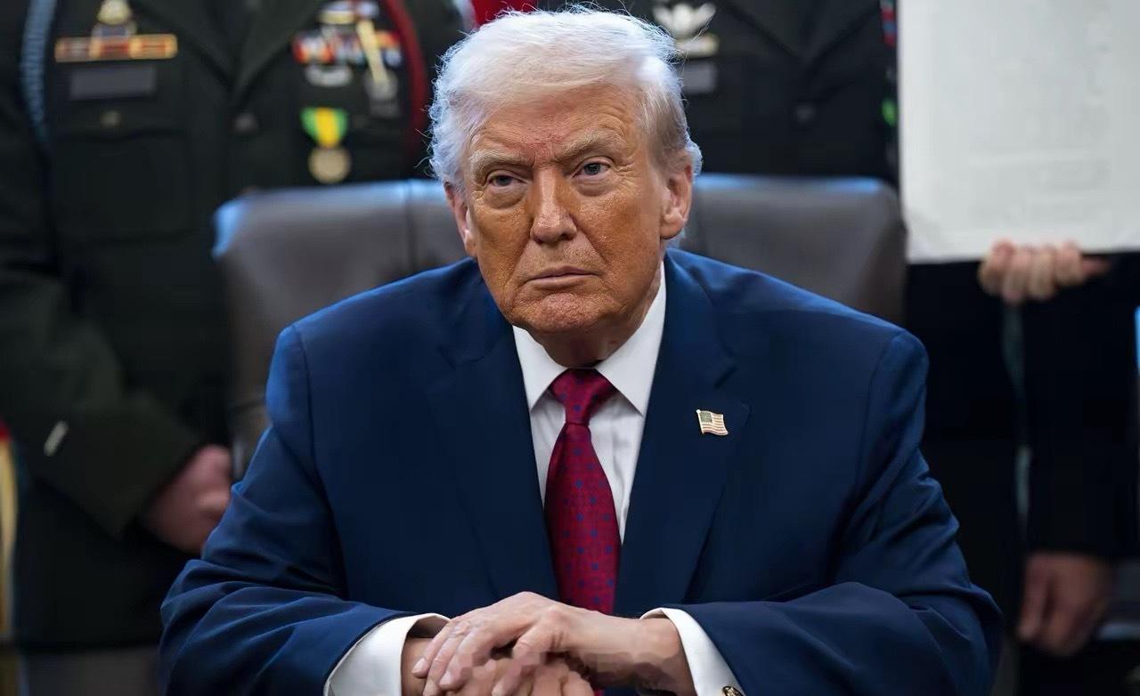 特朗普：美国应该拥抱汽油车今天晚上，美国总统特朗普再度做出令人大跌眼镜的决策，他