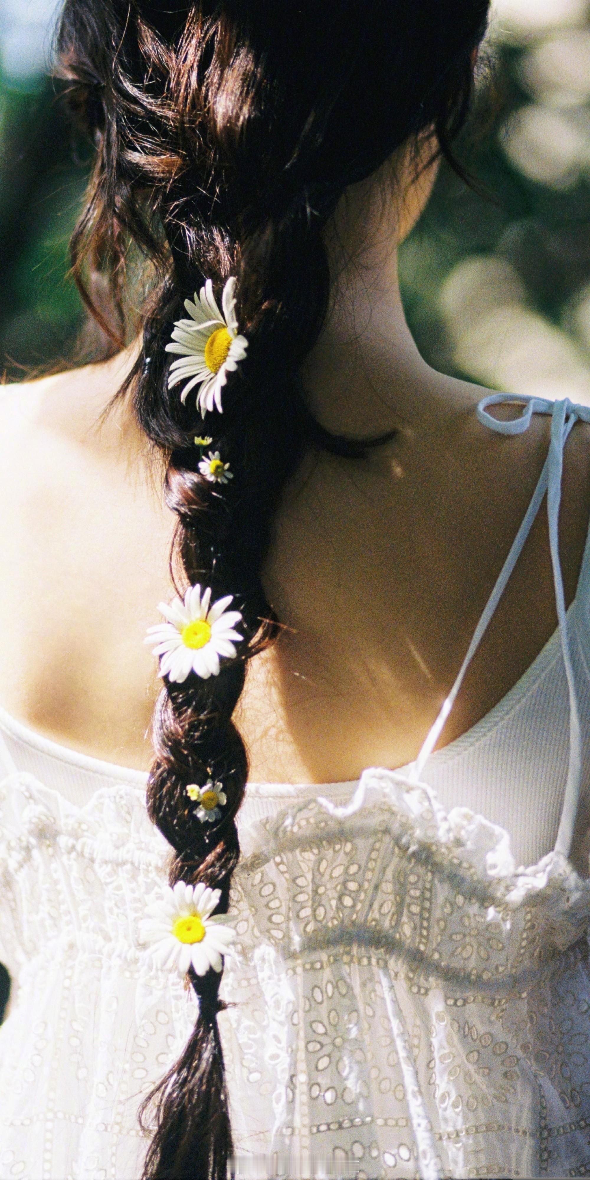 欧阳娜娜白色吊带裙私服写真 