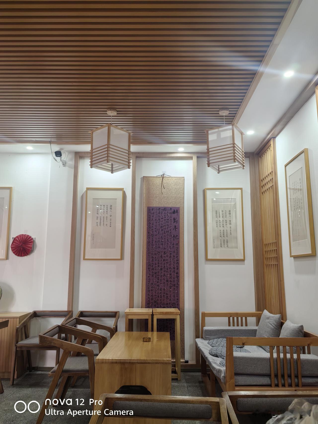 绵阳城铁牛街广场的泗水庙旁，坝坝茶的热气裹着樟叶香飘过来时，我还在想涛姐说的继明