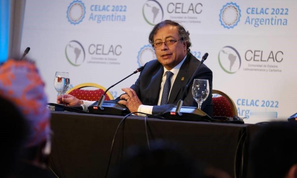 哥伦比亚总统给全球上了一课！4号还在喊话美军放马过来，7号已致电白宫求饶
跟美国