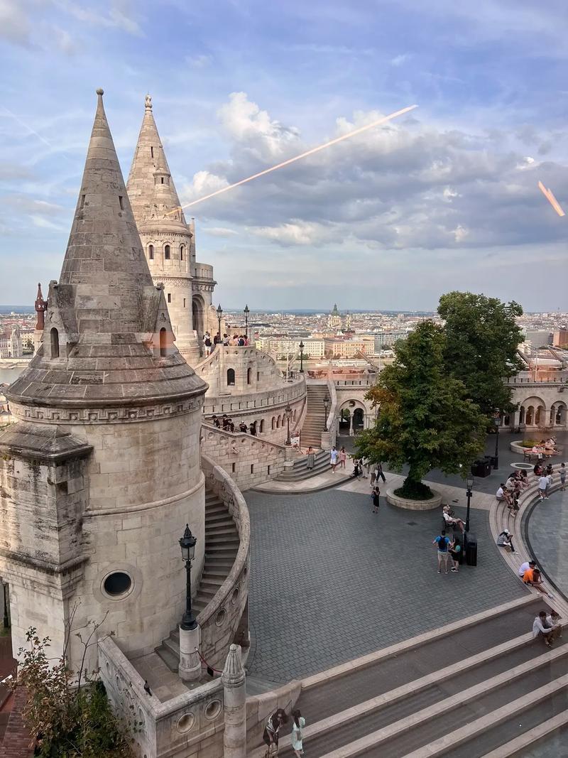 人往高处走，水往低处流
        欧尔班近日放话，事实就像一面镜子，照出如