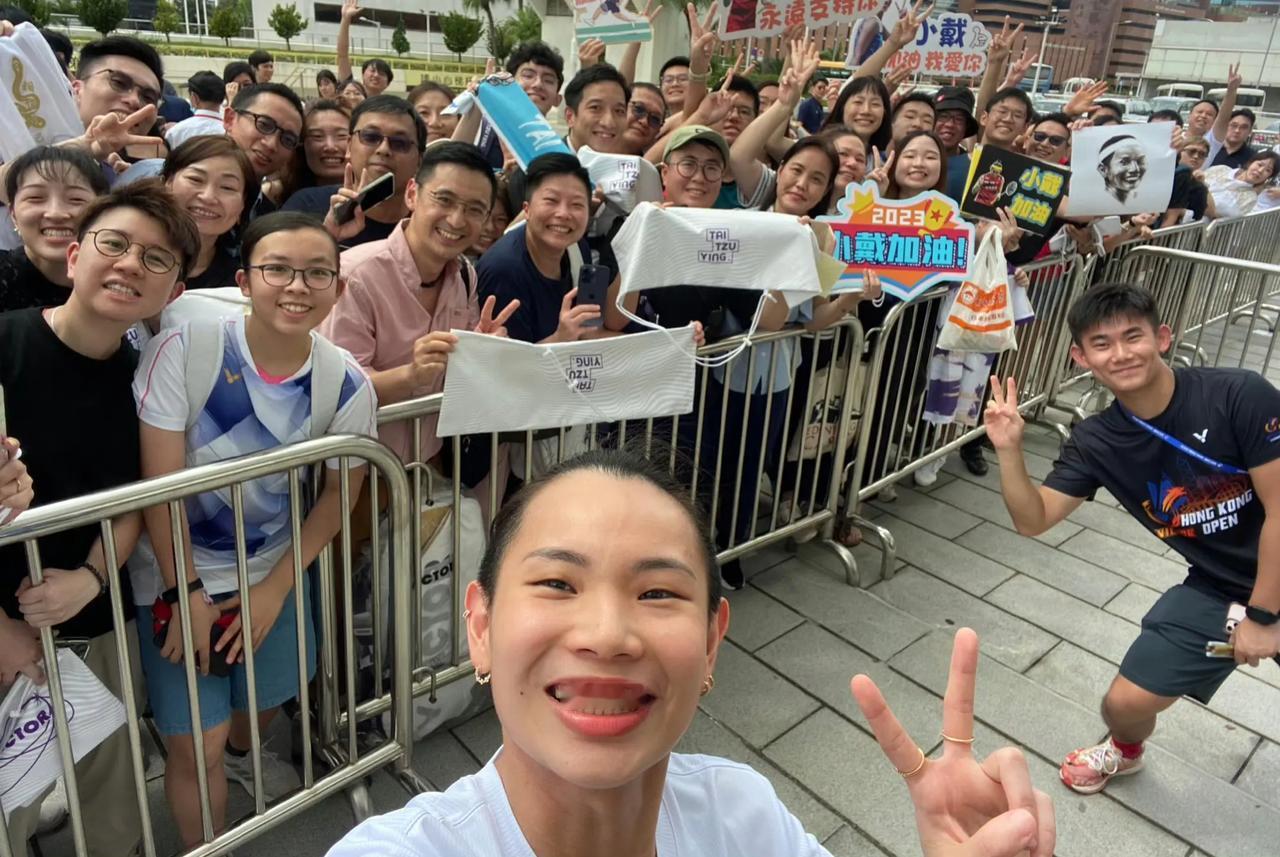 这个羽毛球运动员是谁啊，人气还挺高的，好像还有喉结，[捂脸][捂脸]