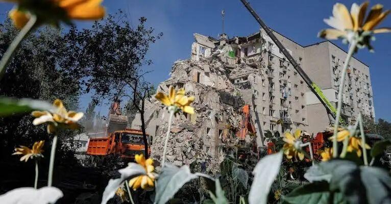俄罗斯周四凌晨对乌克兰首都基辅发动今年以来最致命空袭，出动数百架无人机和数十枚导