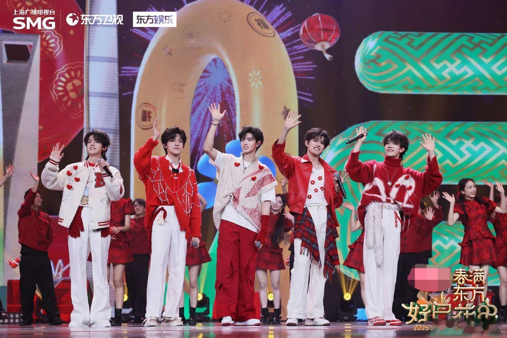 TOP好长的五条人腿长直接断层优越，不管是生图还是手绘图，都比旁人长出一大截，这