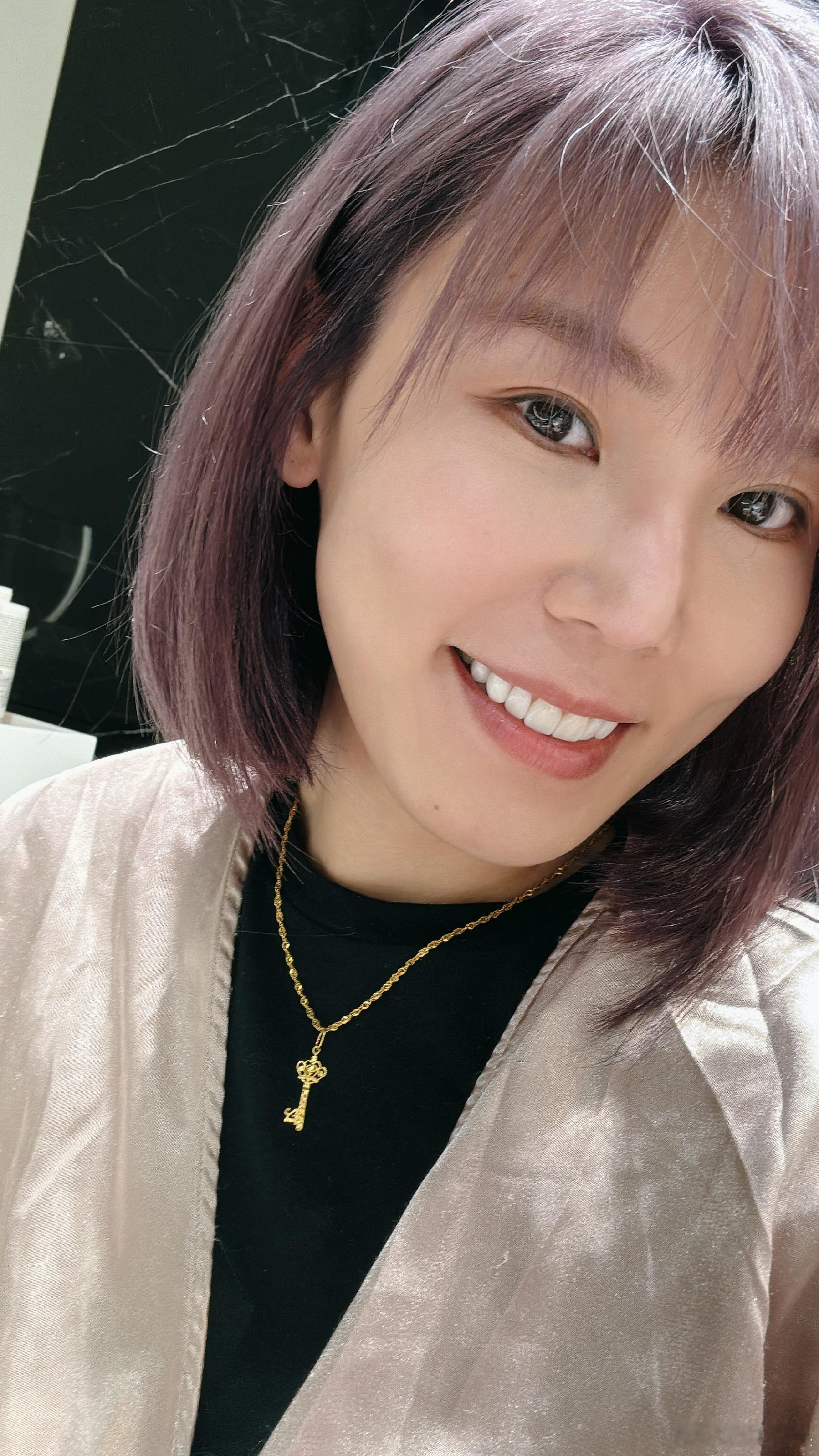 李佳薇第二个出场，在第九期的顺序里不算特别。可她的声音有股后劲，像第二口茶的回甘