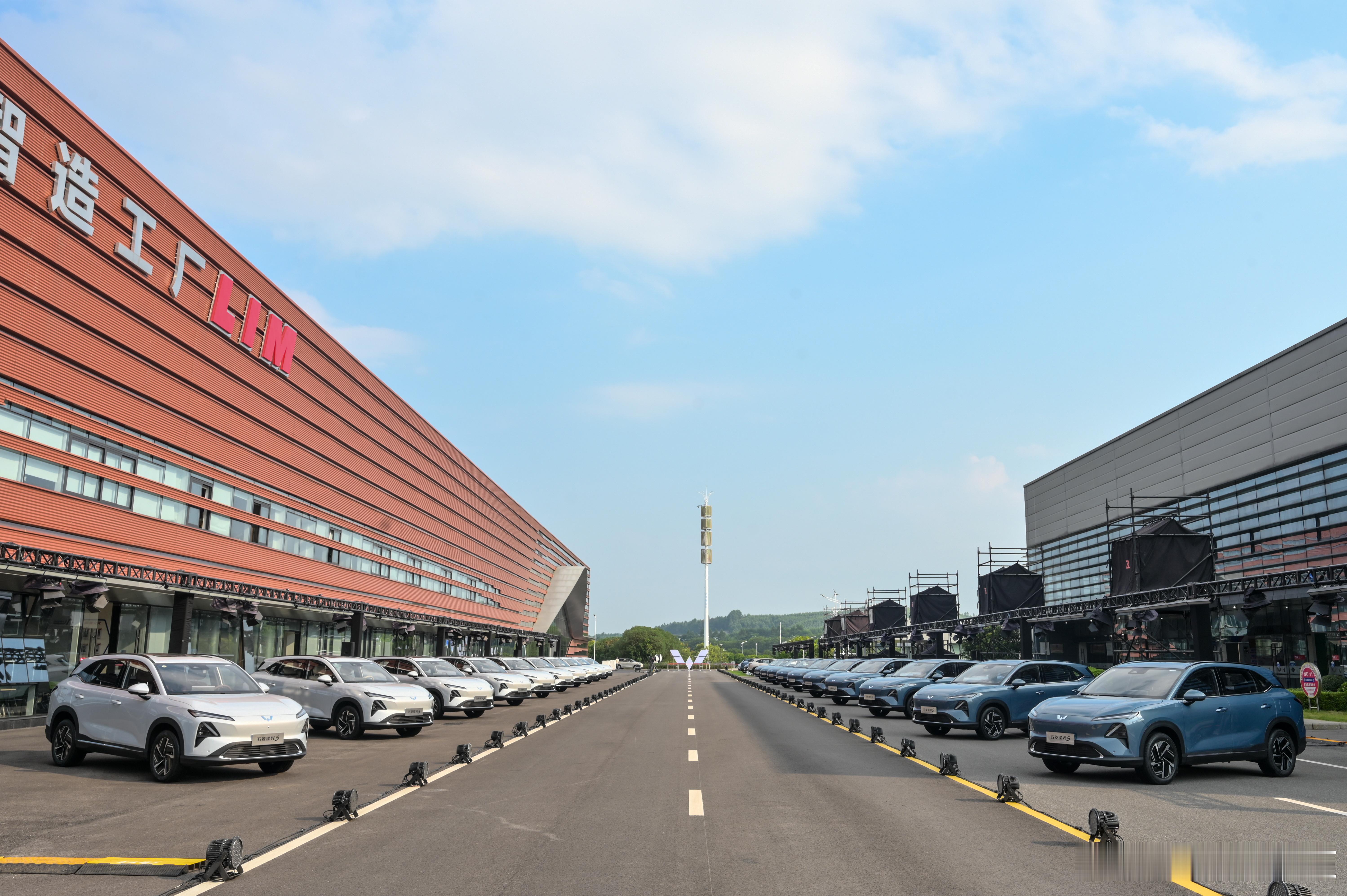 根据现有车市定价，盲猜#五菱星光S上市##五菱星光S# 预测价格#。星光S PH