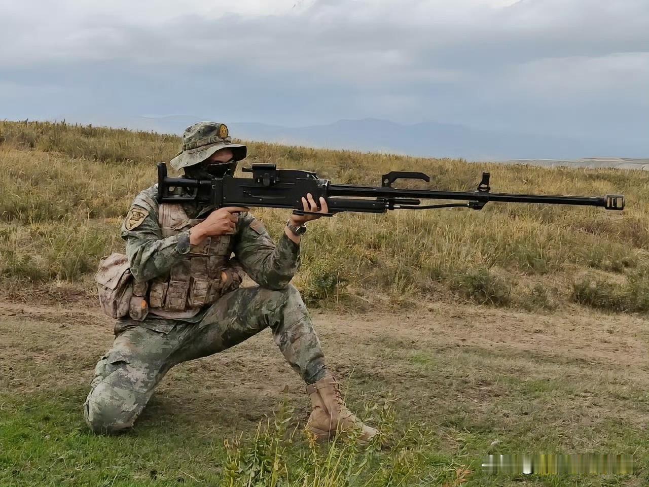 手持171重机枪，这也要个力量