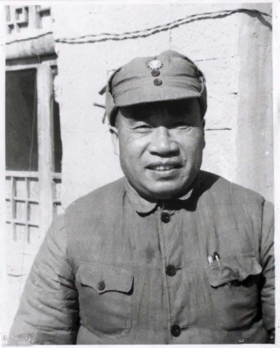 1929年，朱德和妻子正在吃饭，突然，十几个敌军踹门而入：“谁是朱德！”生死关头