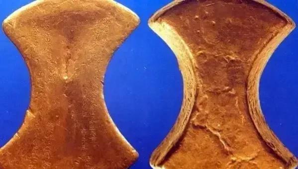 1972年6月，山西黄陵村村民正在自家院子里喂猪，丈夫突然破门而入，不由分说就把