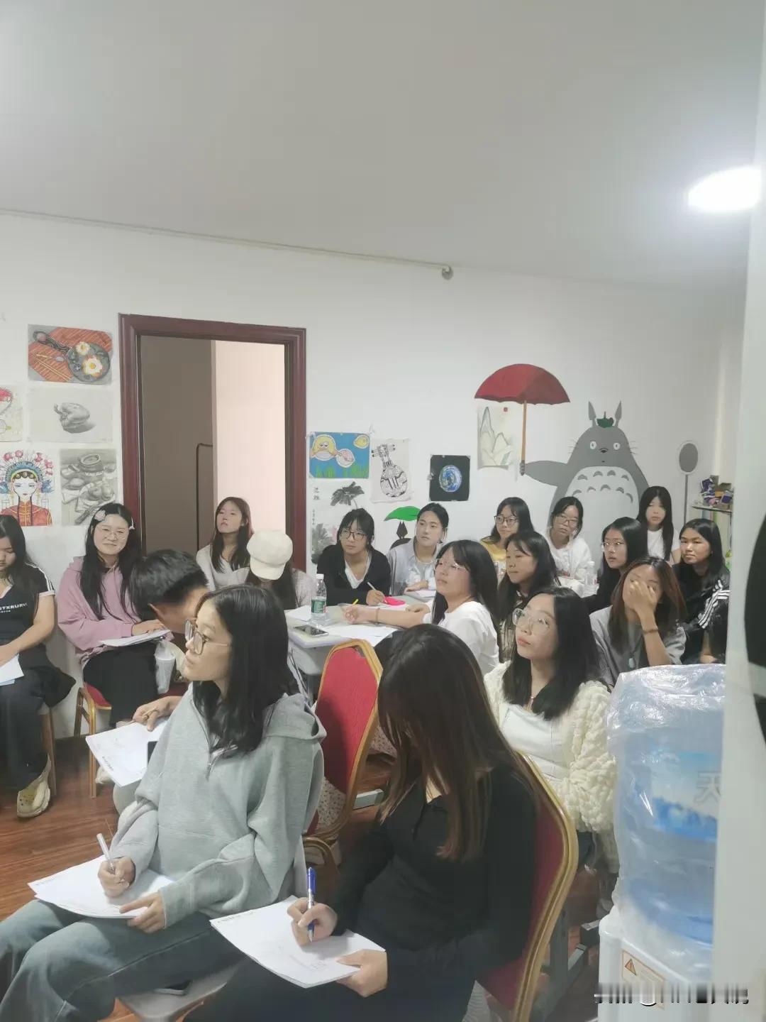 一月薪近4个w的离职员工和公司要未休年假补偿折算，称到自己到离职日（10月中）应