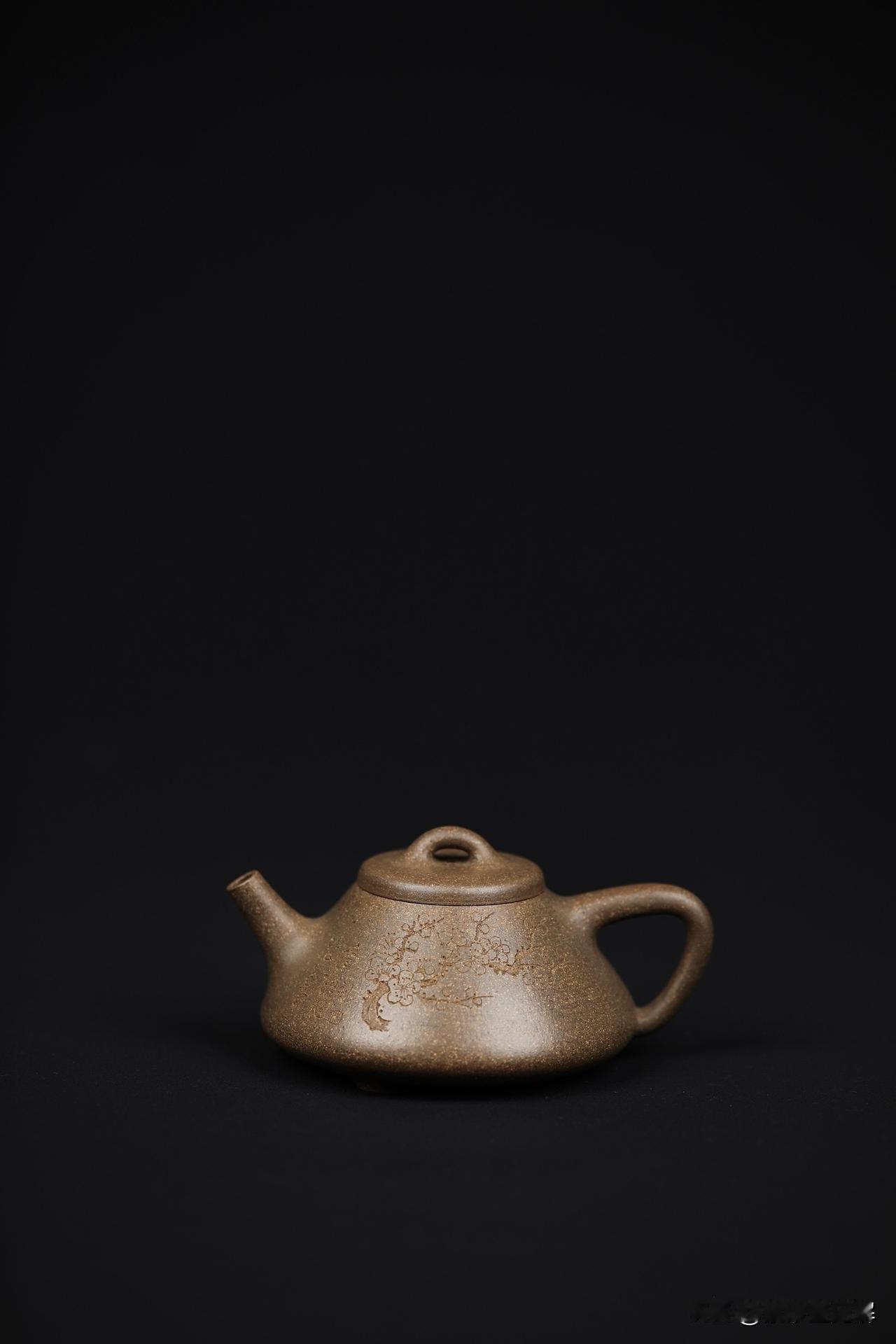 子冶石瓢丨全手工|实力派小高货

 容量180cc|原矿老段

壶身清瘦挺拔，刚