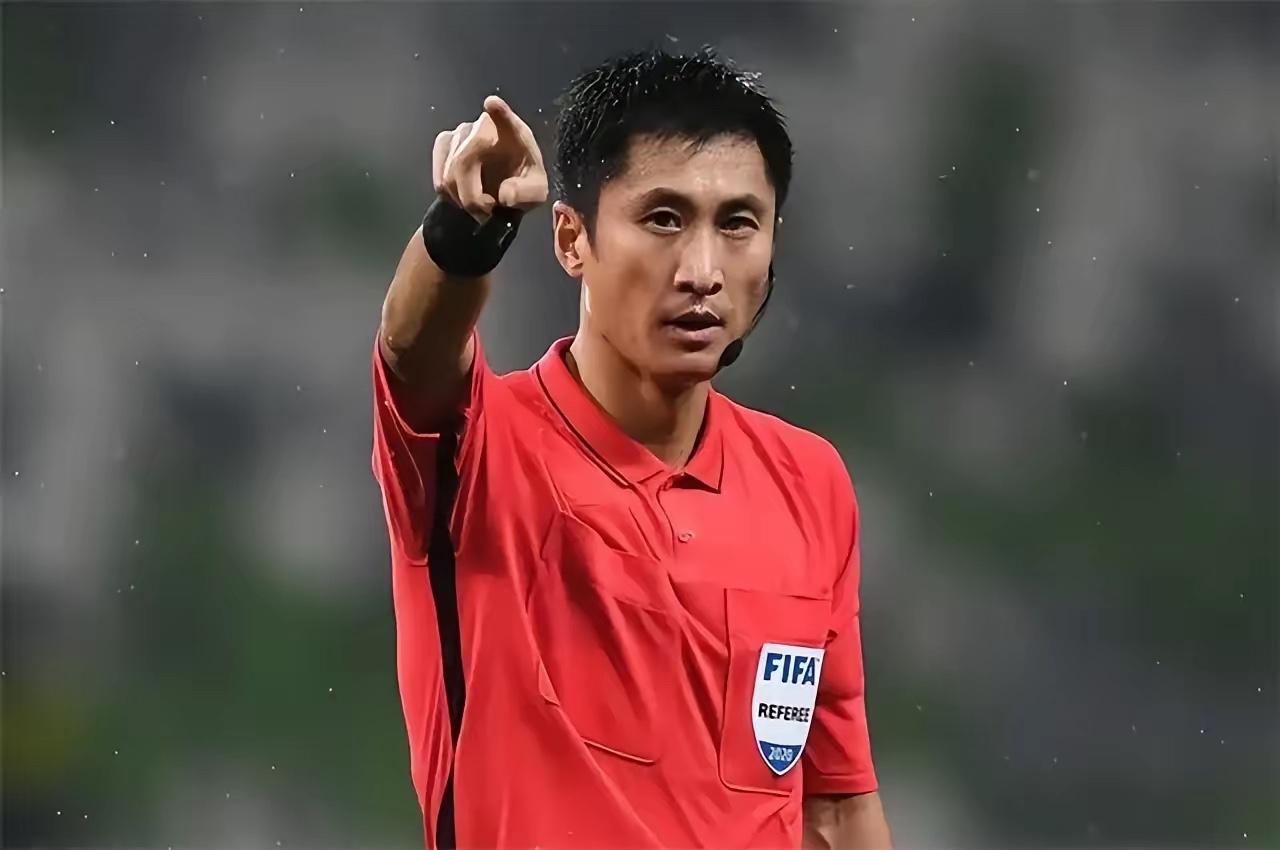 看完法国 1-0 巴拉圭的比赛之后，我终于知道国际足联为什么不敢再用马宁了，不是