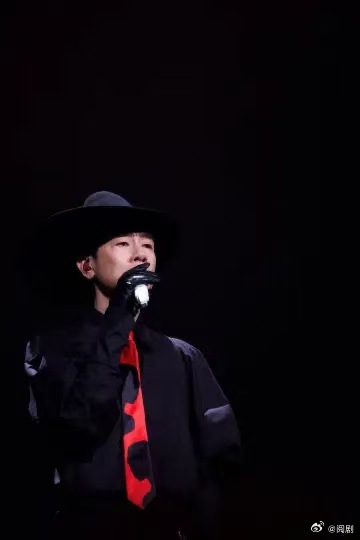 陈小春巡演歌单变更陈小春巡演把借过一下加上 之前只能反复刷综艺片段解馋，现在歌单