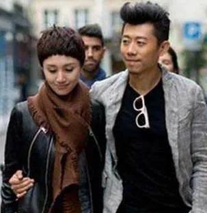 袁泉夫妻低调出街，穿着简约时尚，一个是禁欲美，一个是痞子男，夏雨和袁泉的爱情就像