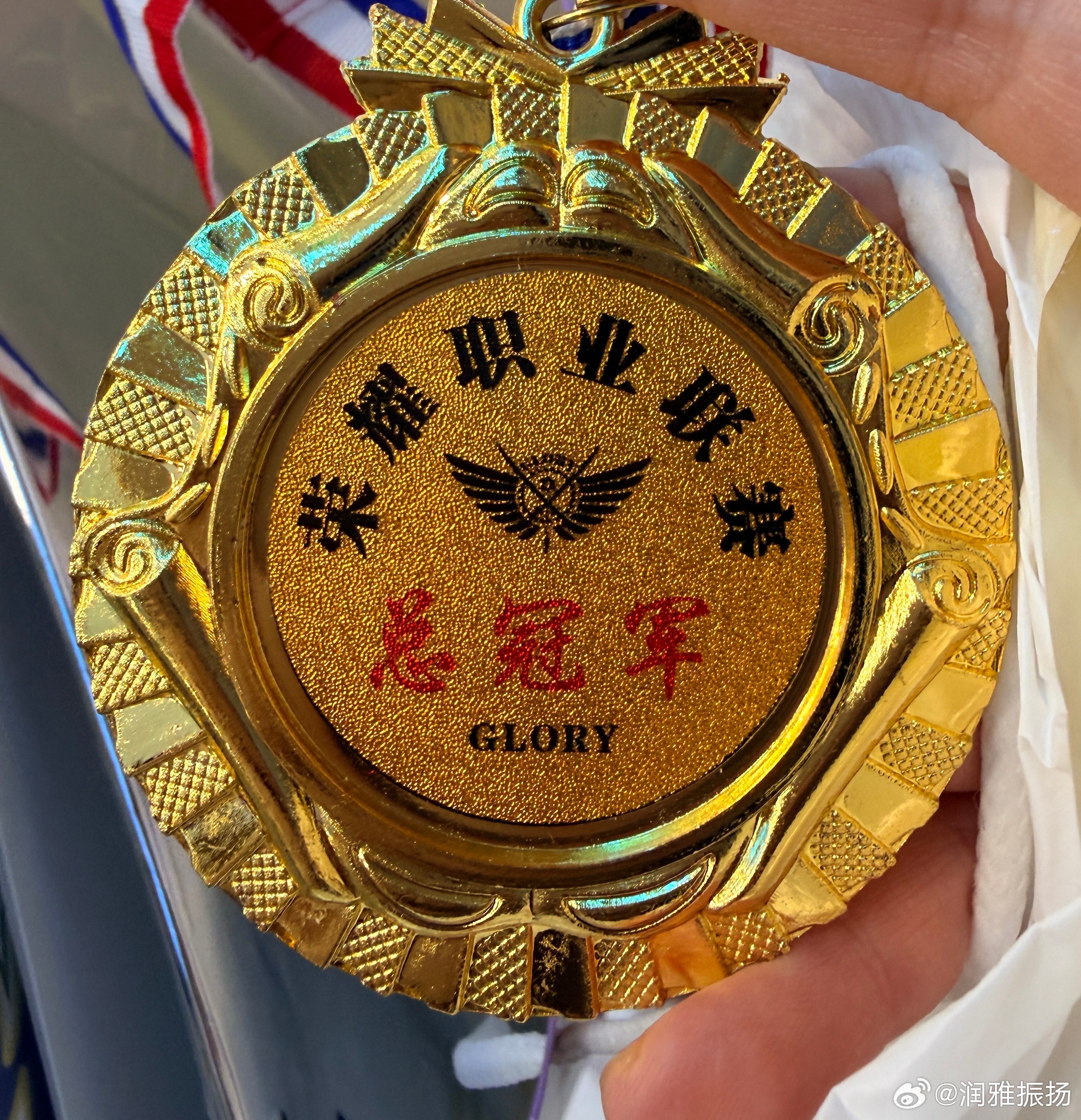 今天老王生日所以抽到了药隐藏是吗()把我的药拍立得出给了一个出老王cos的老师，