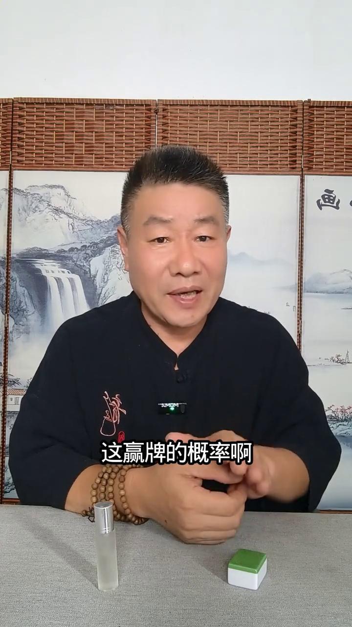 麻将同线猜牌技巧。
在麻将世界里每一次出牌都是一场心理博弈，每一个决策都可能会影