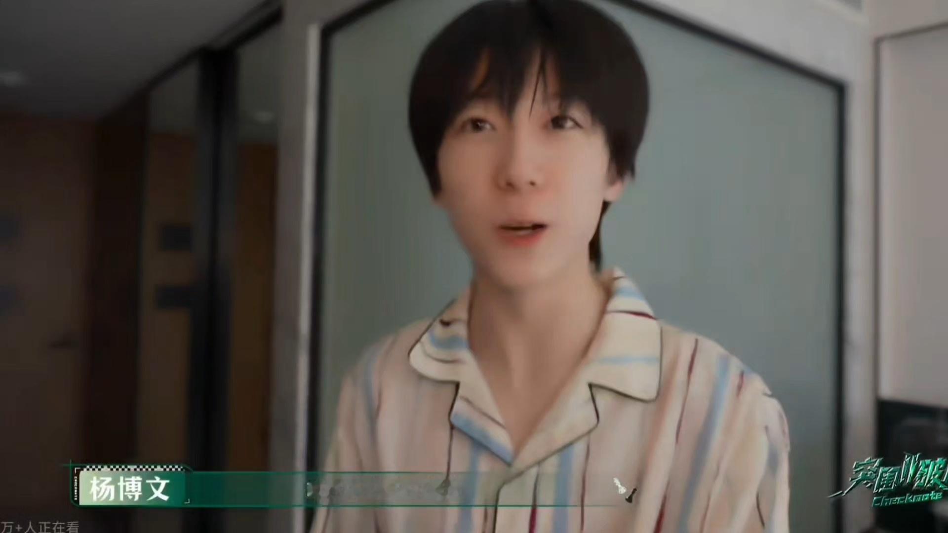 下次运动会讲解员请杨博文吧 走路都可以如此激昂的为观众讲解再配上这张貌美的脸 简