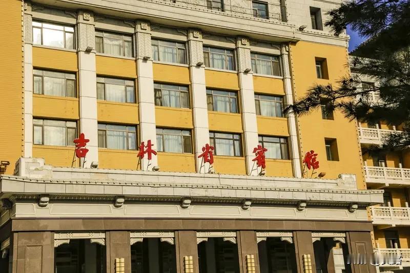 吉林省音乐厅焕新首秀，那场面简直绝了！焕新后的音乐厅外观更具现代感，内部装修也十