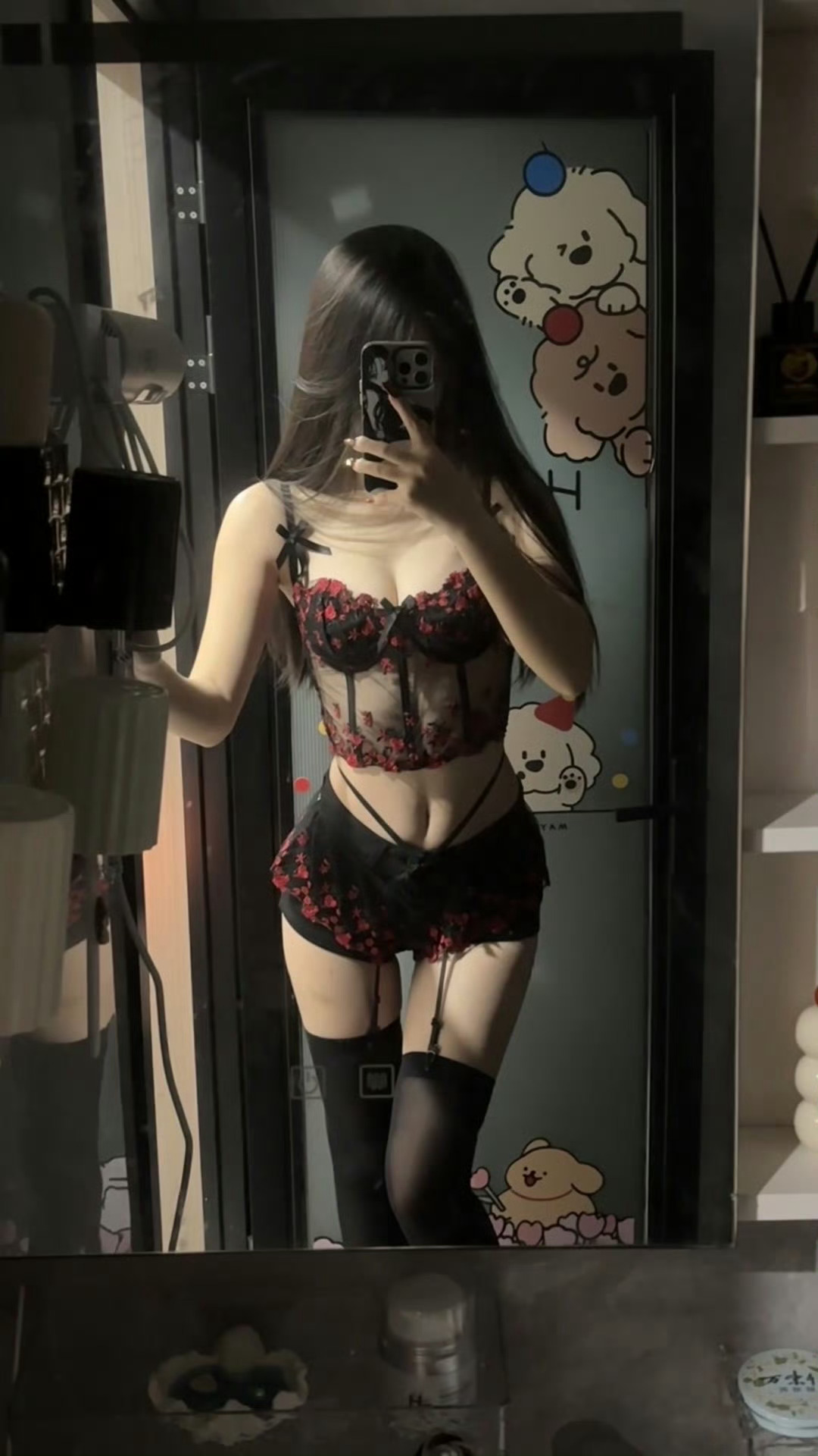 居家对镜拍：今天是个辣妹 ~  