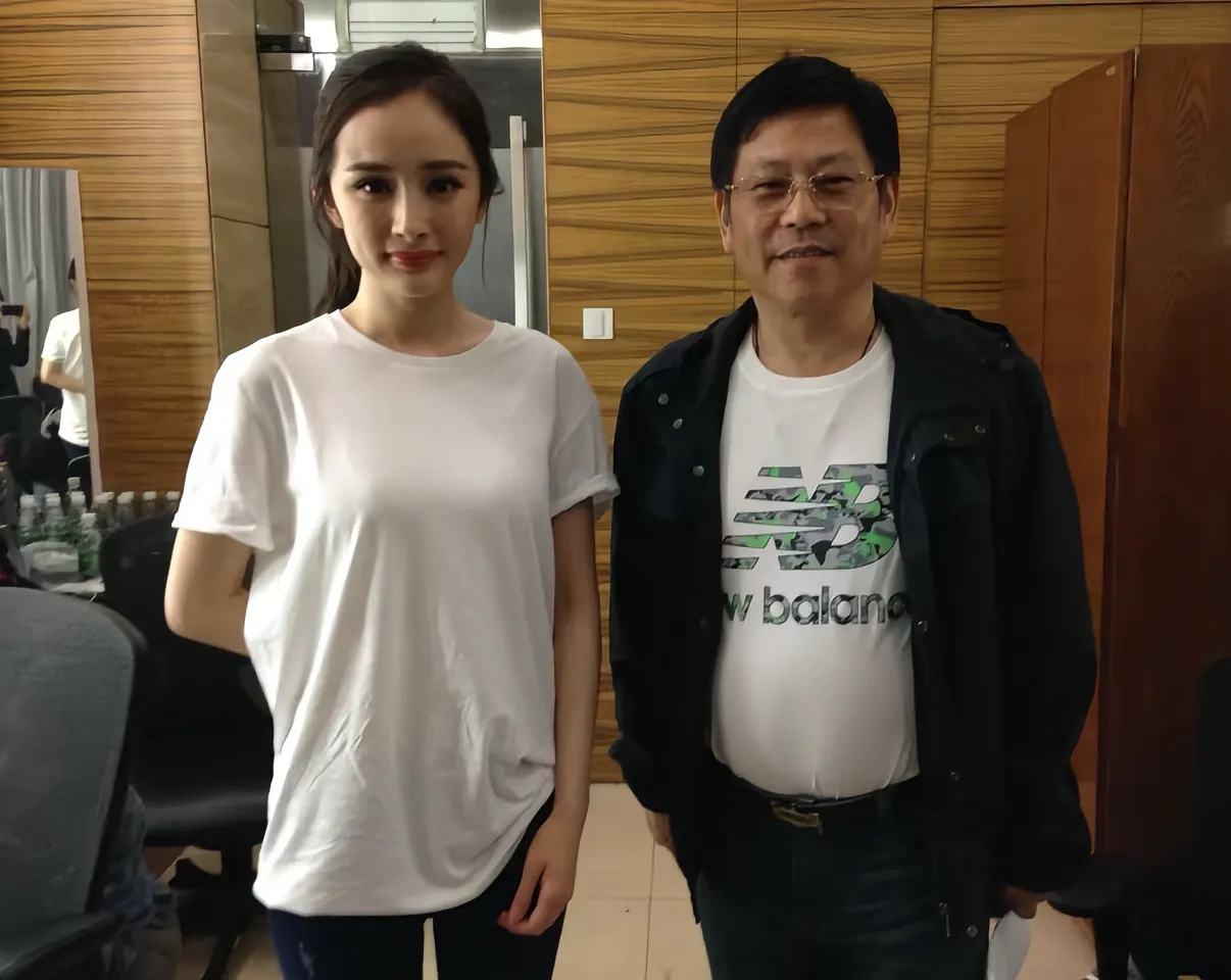 杨幂杨幂冯娷💚杨幂冯湮儿💚杨幂江山大同 我浅薄认识里能想到最美好的画面，莫过