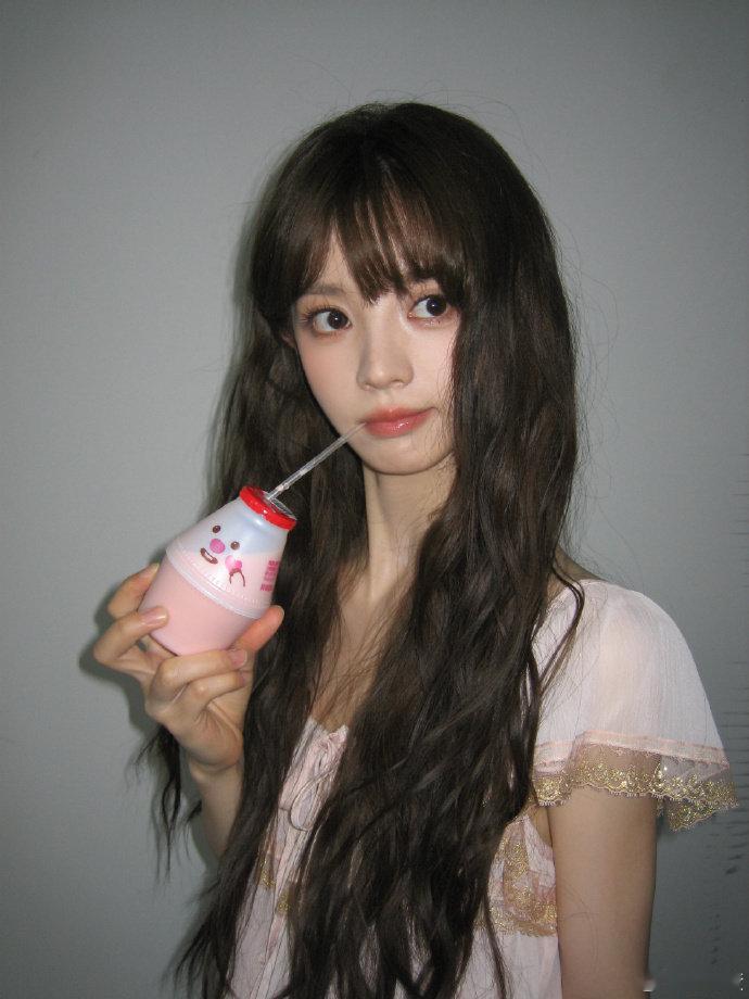 田曦薇真的喝了草莓牛奶田曦薇喝了草莓牛奶 田曦薇真的喝了草莓牛奶！！田曦薇