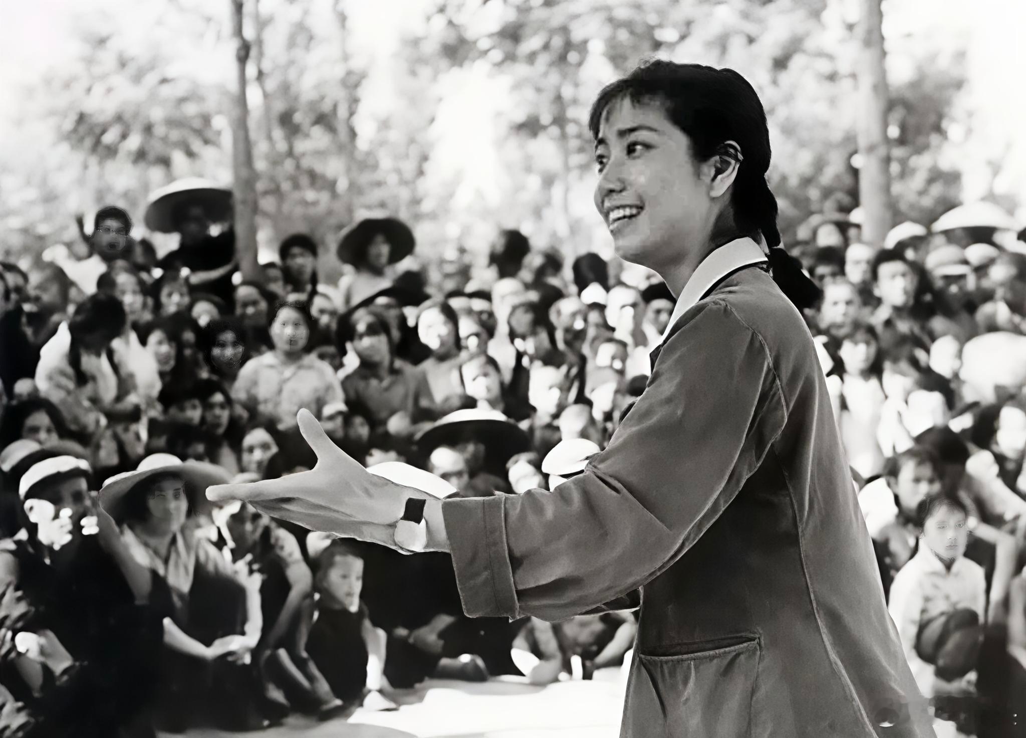 1974年的李维康，时年27岁。我看京剧现场演出不多，但刚才忽然想起来，2015