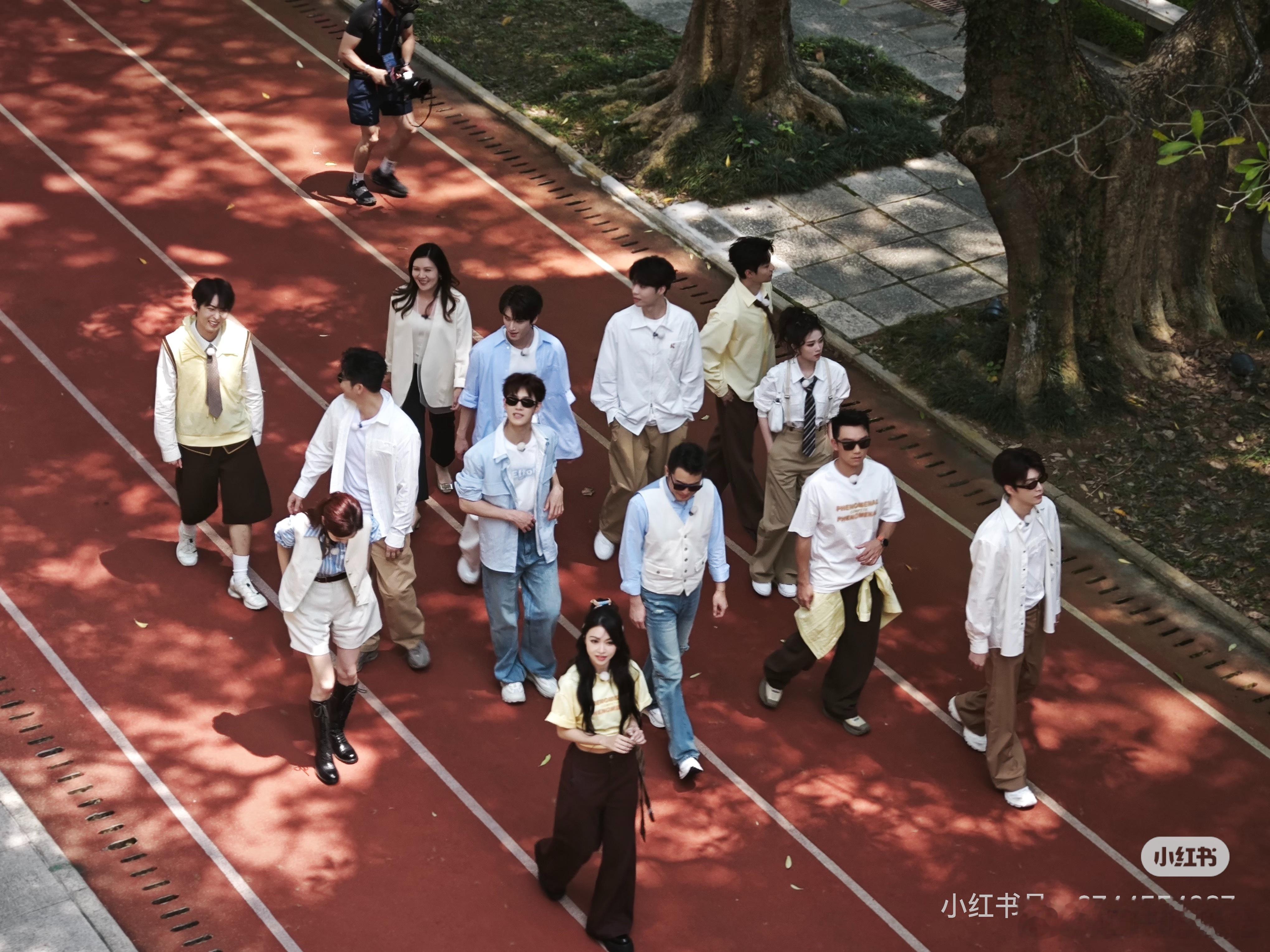 密逃8全员上班路透 路透里全员互动好自然，期待大家在密室互相搀扶又互相捉弄 