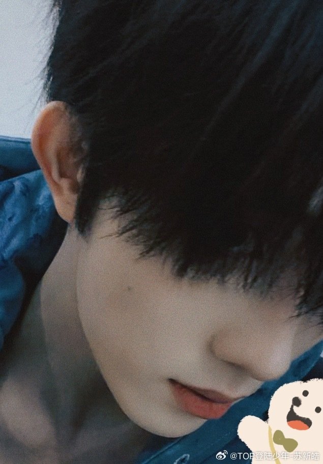 苏新皓空降聊天苏新皓空降发自拍苏新皓突然空降和粉丝们聊天，分享了各种生活小细节，