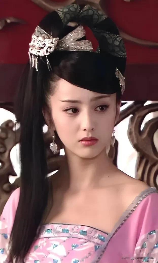 佟丽娅最美的古装扮相应该是赵飞燕吧，真的很惊艳的美，发现她古装都绝美，空巷子里素