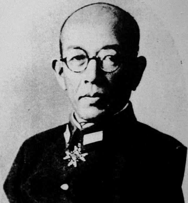 1939年，日军少将中村正雄被击中腹部，身受重伤，军医为了取出子弹，只能切开他的