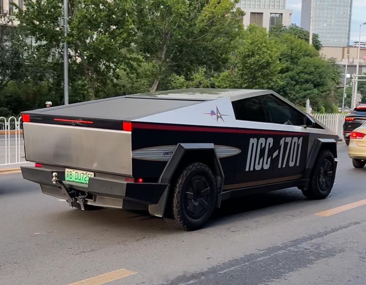 偶遇特斯拉Cybertruck 