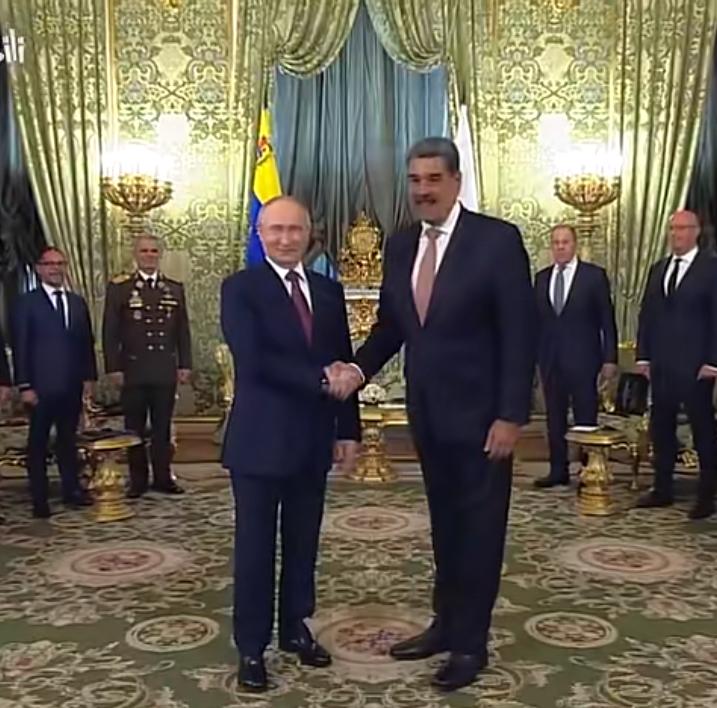 据《俄罗斯报》网站报道，近日俄方出动“伊尔-76”运输机向委内瑞拉送去“铠甲-S