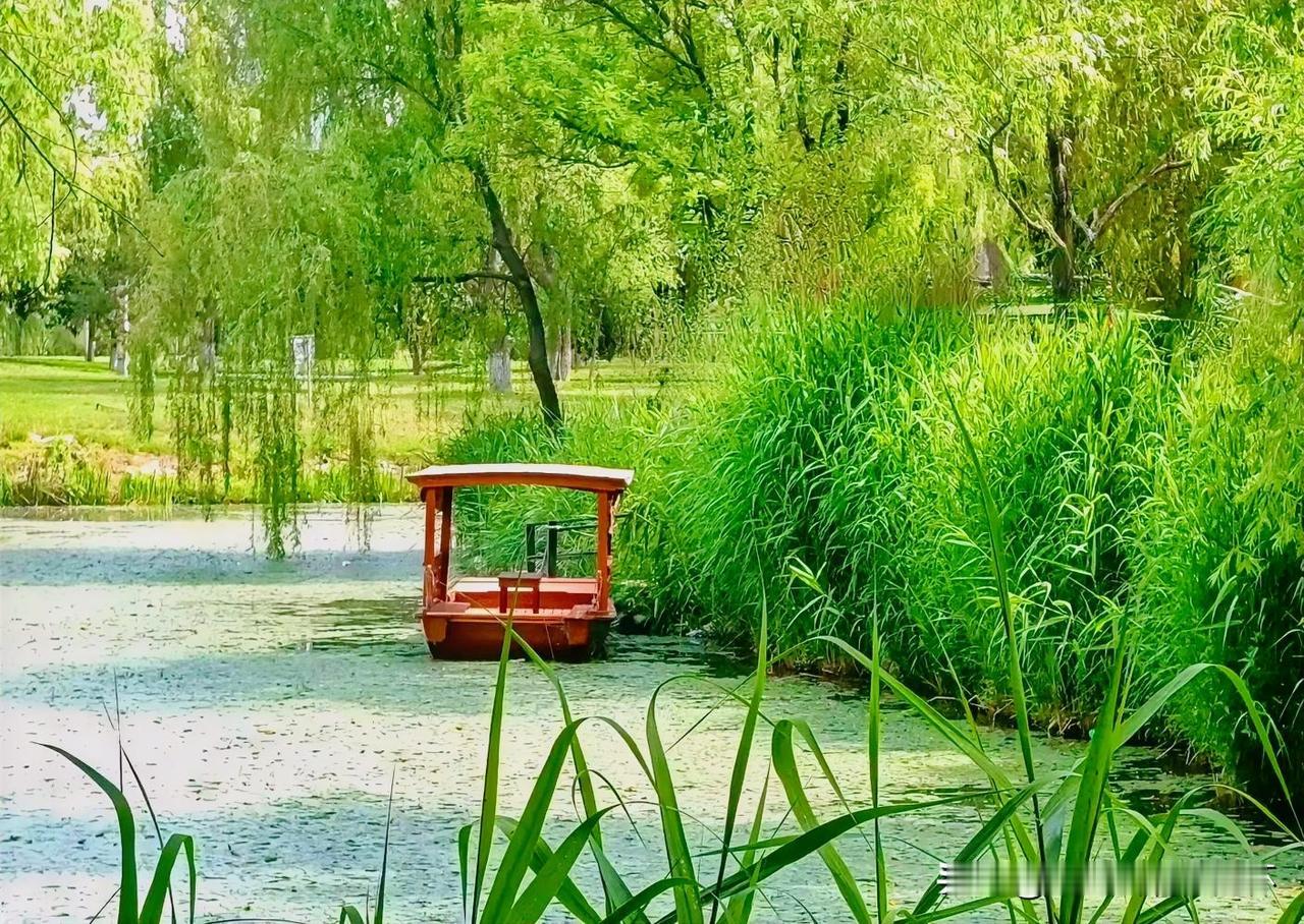 下联：澹然空水送船归
上联：有请雅士[玫瑰][玫瑰][玫瑰]