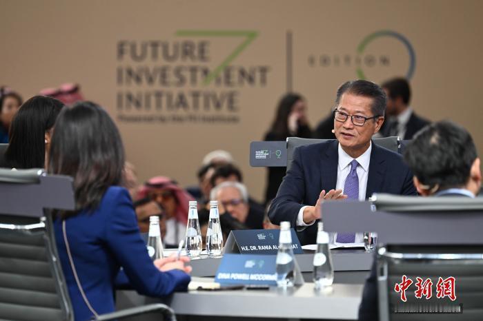 香港财政司司长陈茂波：目前香港经济发展势头良好，第三季度经济增速达到3.8%。出