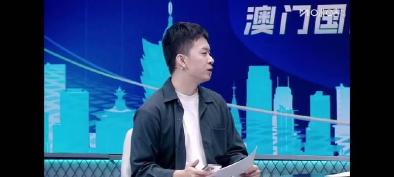 孙颖莎稳居世排第一200周，侯英超称其背后付出巨大努力
今天抽签结束后咪咕解说谈