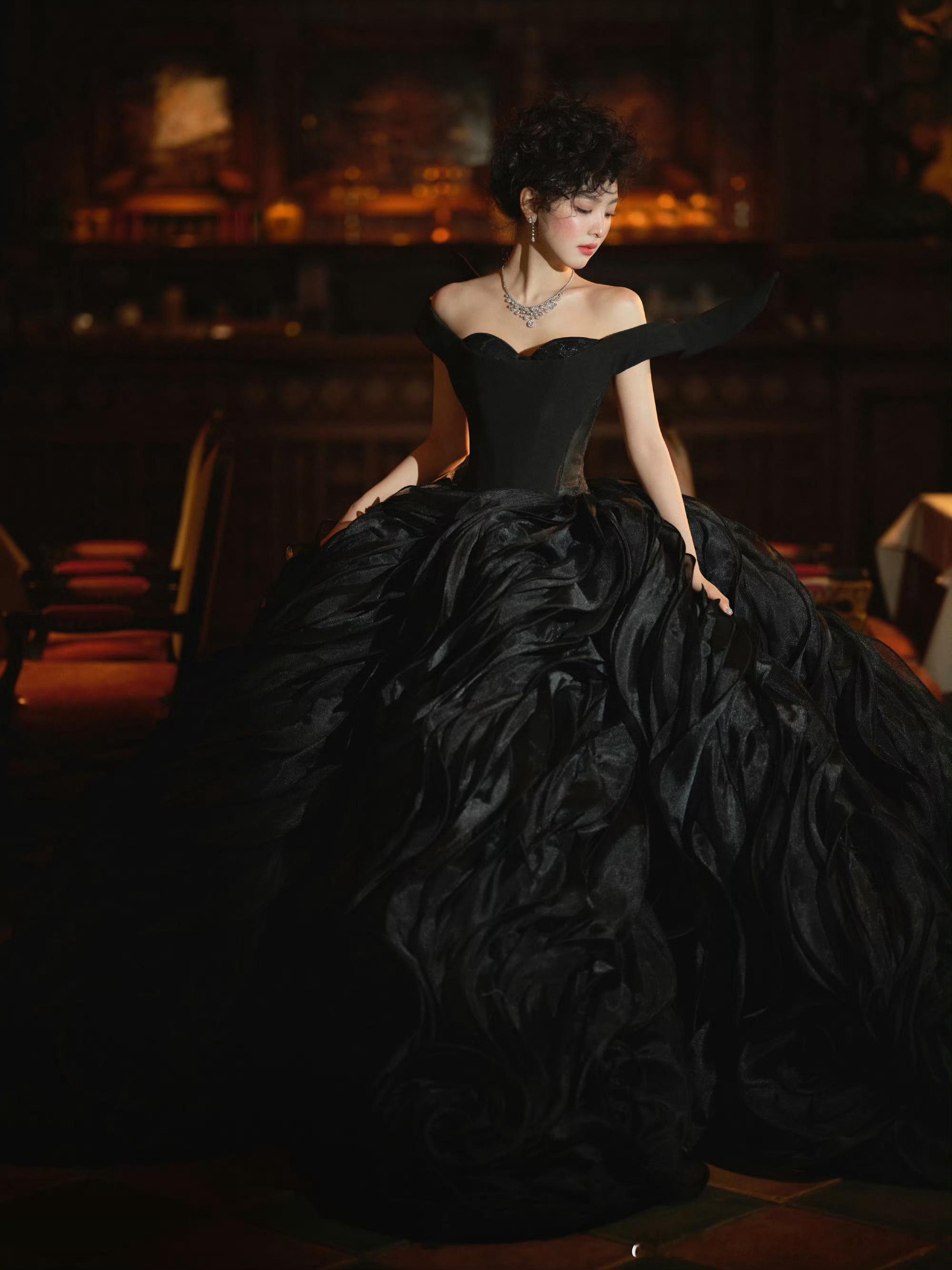 章若楠微博之夜 造型这个两颊腮红很微醺啊 高贵的黑天鹅 