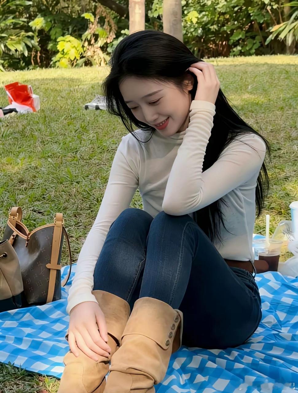 周二盘前思路指数短期震荡结构，长期慢牛，明天再分歧的话看机会。题材方面，目前只有