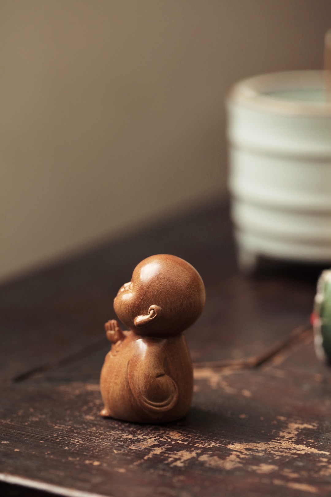 老山檀 | 小和尚老山檀油润老料，雕刻细致，古雅可爱，置茶席案头，增添一份趣味。