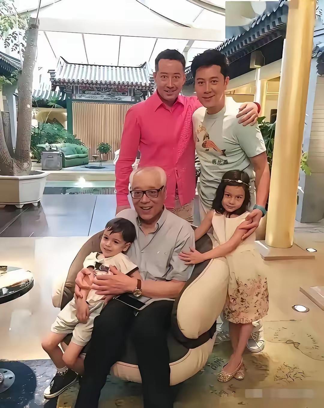 蔡国庆给亲弟弟发了20年工资，一个月2万，总共480万，就干一件事，在家看着爹妈