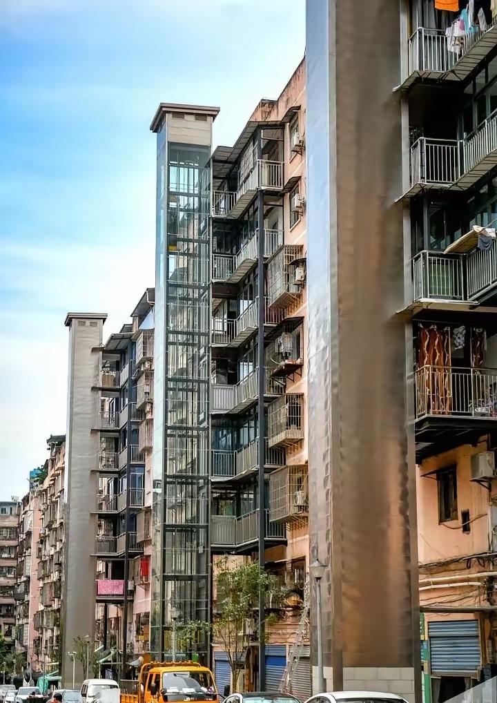 老旧小区装电梯,一楼要不要出钱? 咱小区装电梯，一楼到底掏不掏钱？专家这话我唠给