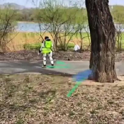 又一个普通人干的岗位要被机器人顶替了。近日，吉林市一公园内智能巡查机器人正式上岗