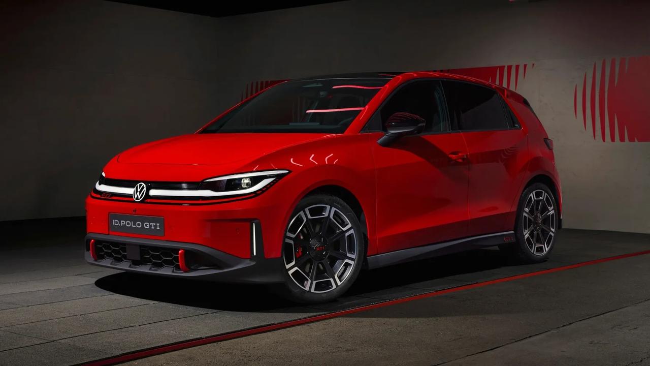 全新 Polo GTI 图片一出来，瞬间勾起不少小钢炮爱好者的回忆。经典红色格栅